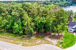 925 Salisbury Court photo 4