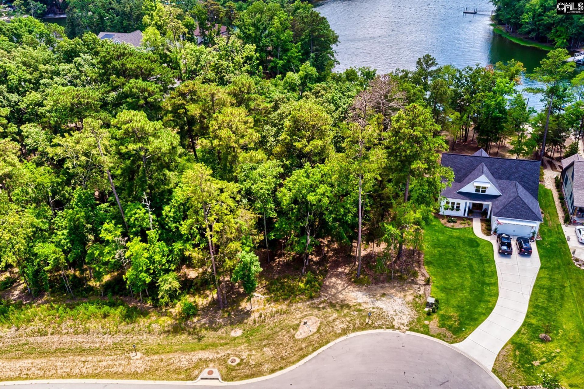 925 Salisbury Court Photo 4