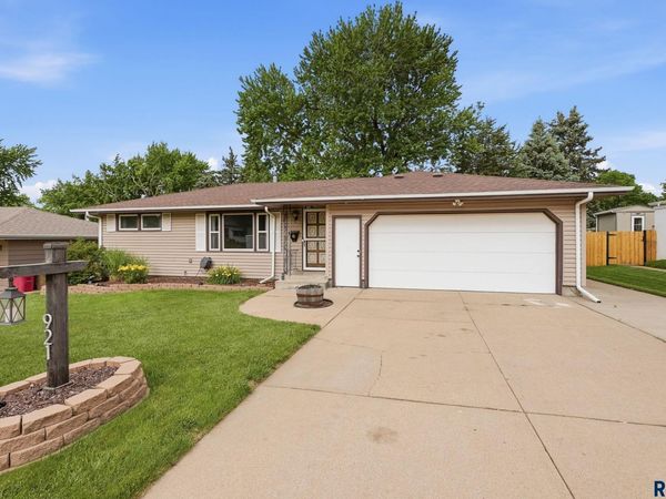 921 S Conklin Ave, Sioux Falls, SD 57103