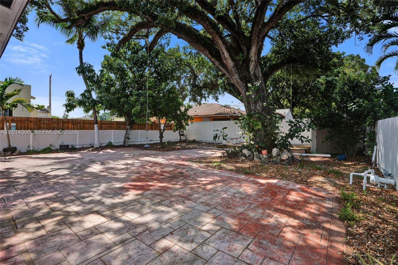 2420 SW 16th St , Miami, FL 33145 Photo
