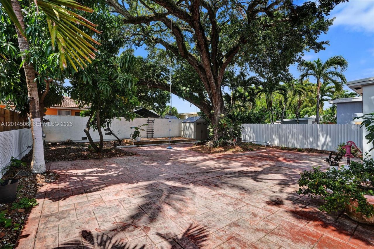 2420 SW 16th St , Miami, FL 33145 Photo