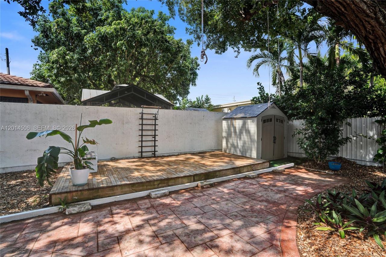 2420 SW 16th St , Miami, FL 33145 Photo