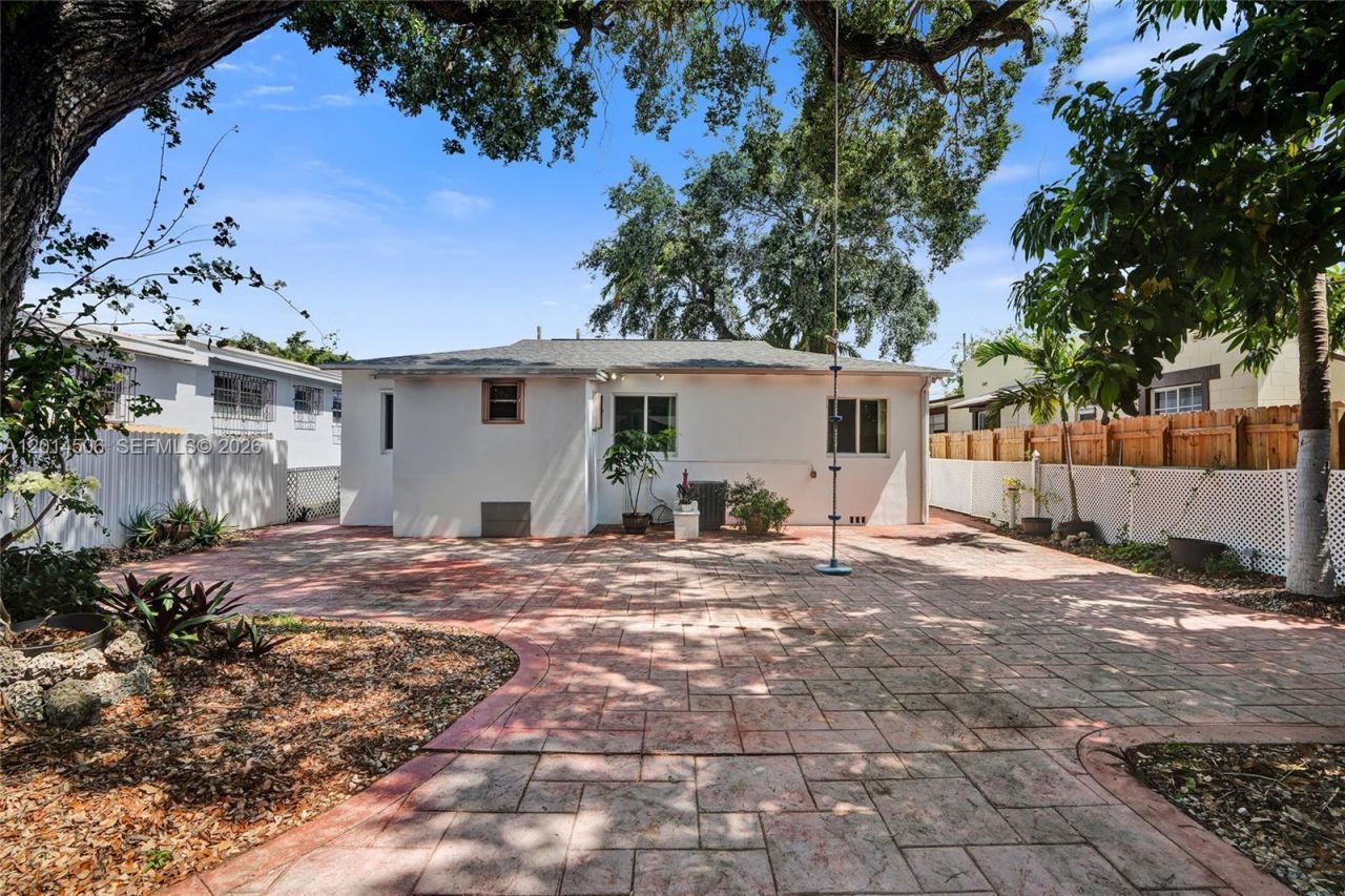 2420 SW 16th St , Miami, FL 33145 Photo
