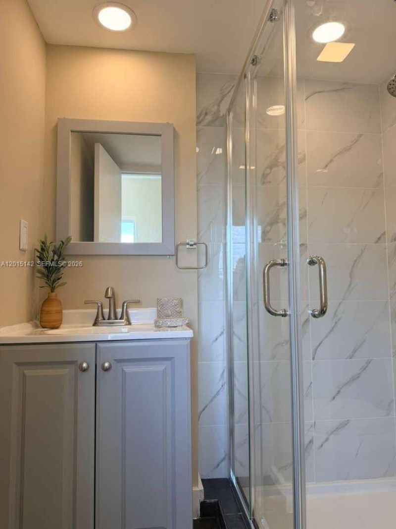 943 79th Ter, Unit 202, Miami Beach, FL 33141 Photo