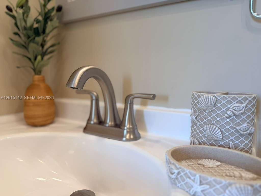 943 79th Ter, Unit 202, Miami Beach, FL 33141 Photo