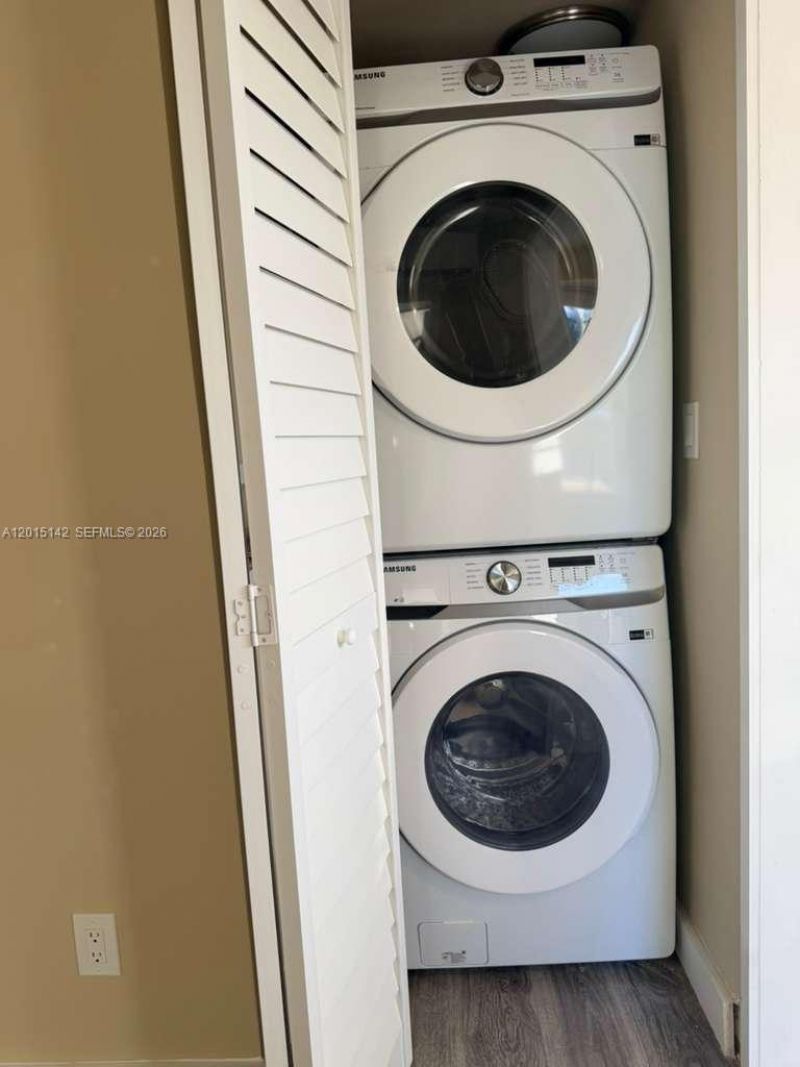 943 79th Ter, Unit 202, Miami Beach, FL 33141 Photo