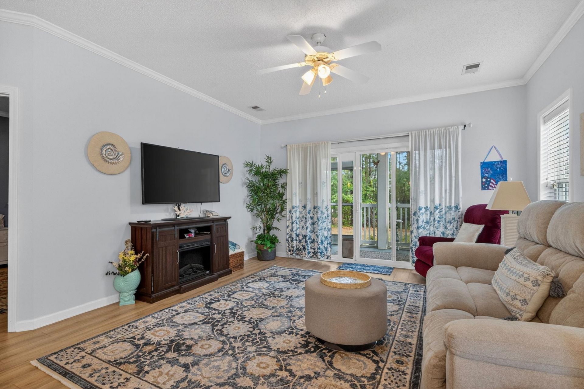 750 Charter Dr.  Photo 19