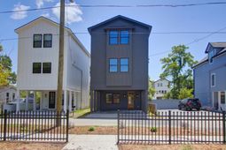 2009 Arbutus Avenue photo 4