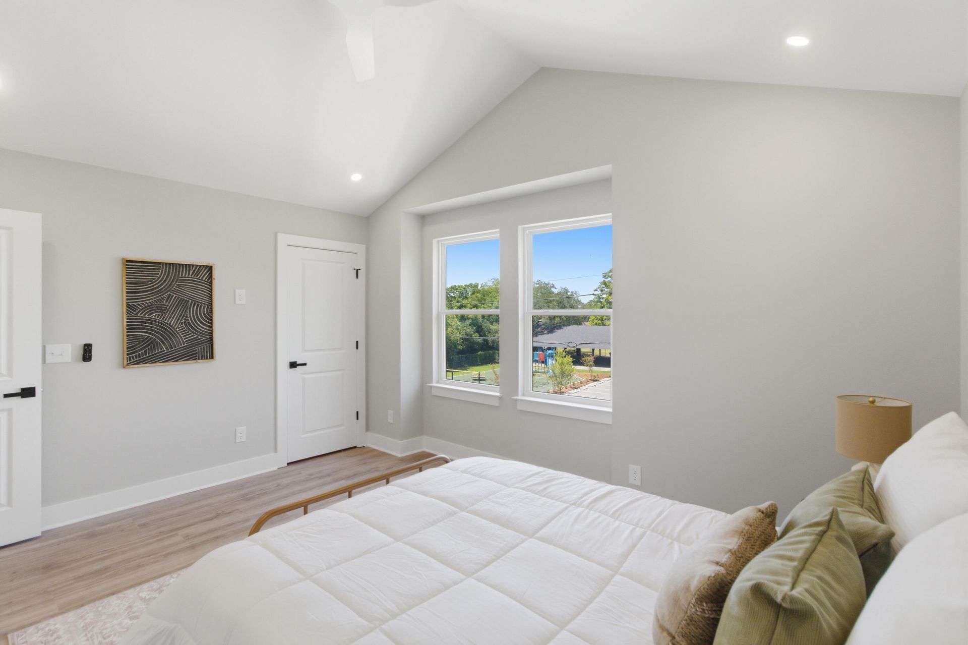 2009 Arbutus Avenue Photo 27