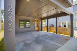 2009 Arbutus Avenue photo 4