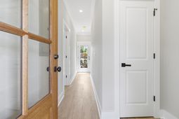2009 Arbutus Avenue photo 4