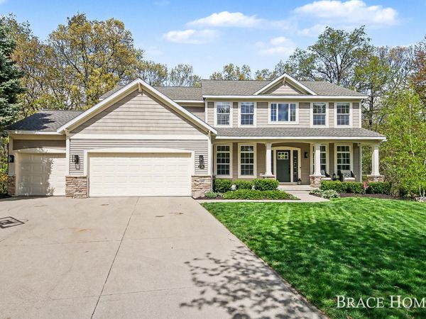 3726 Atwater Hills Court NE, Grand Rapids, MI 49525