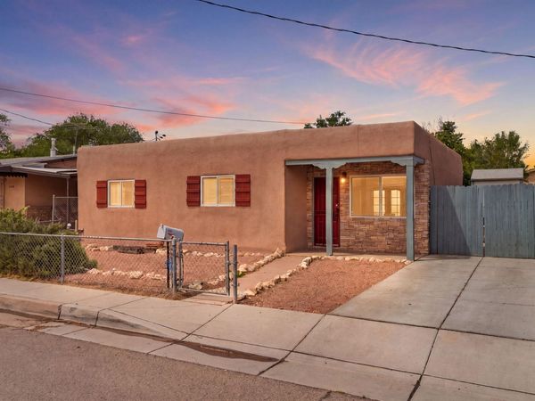 2323 Edna Avenue NW, Albuquerque, NM 87104