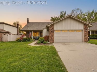 16621 Gatehouse Drive, Woodhaven, MI 48183