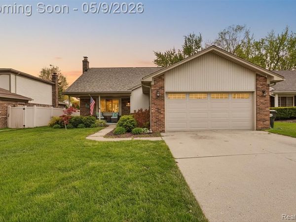 16621 Gatehouse Drive, Woodhaven, MI 48183