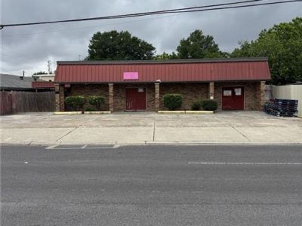 2025 WHITNEY Avenue, Gretna, LA 70056