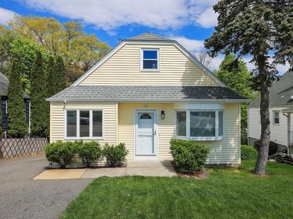 34 Arch St, Butler, NJ 07405