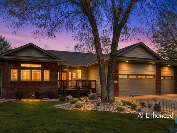 1609 S Locust Ave, Brandon, SD 57005