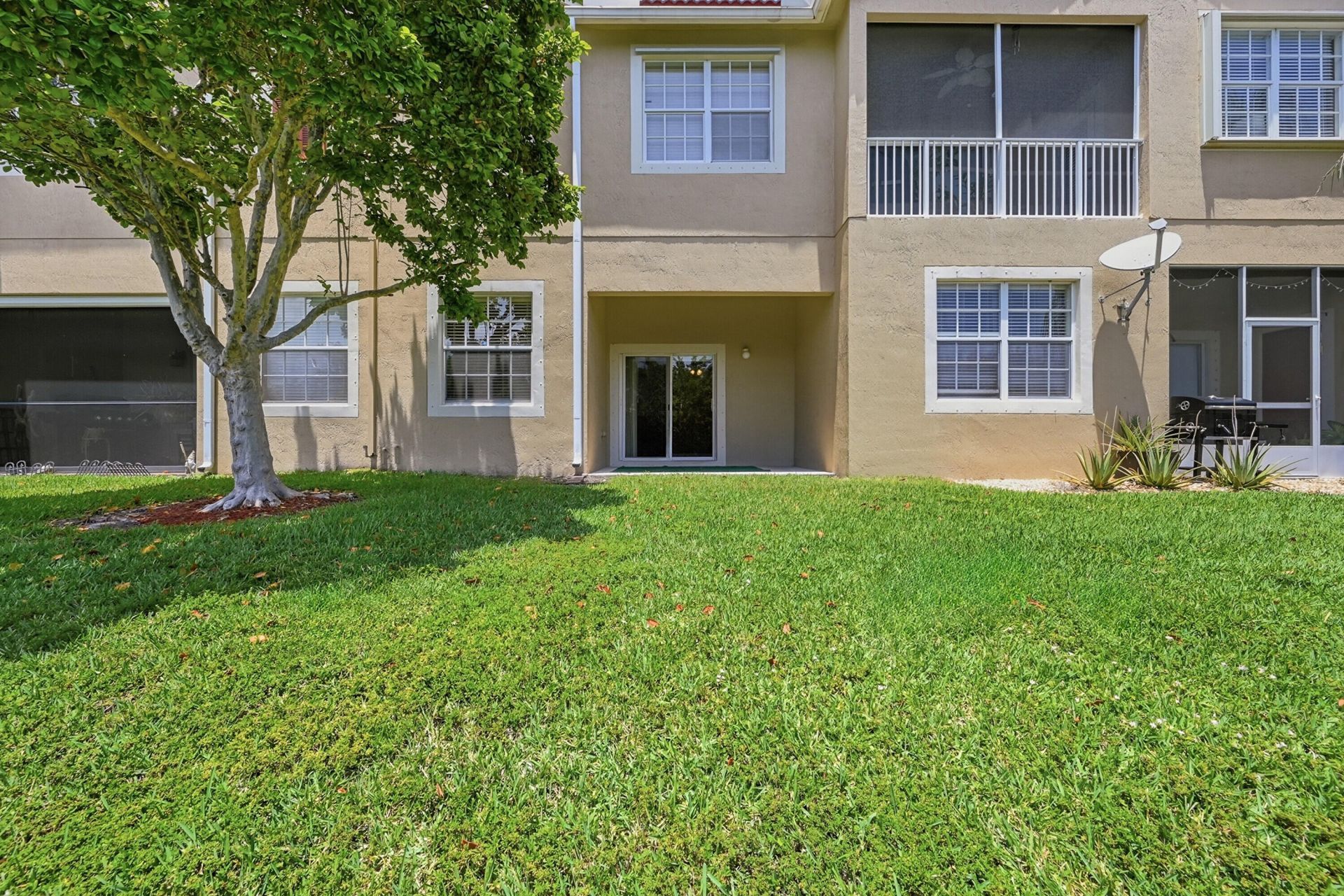 9056 Plymouth Place, Tamarac, FL 33321 Photo