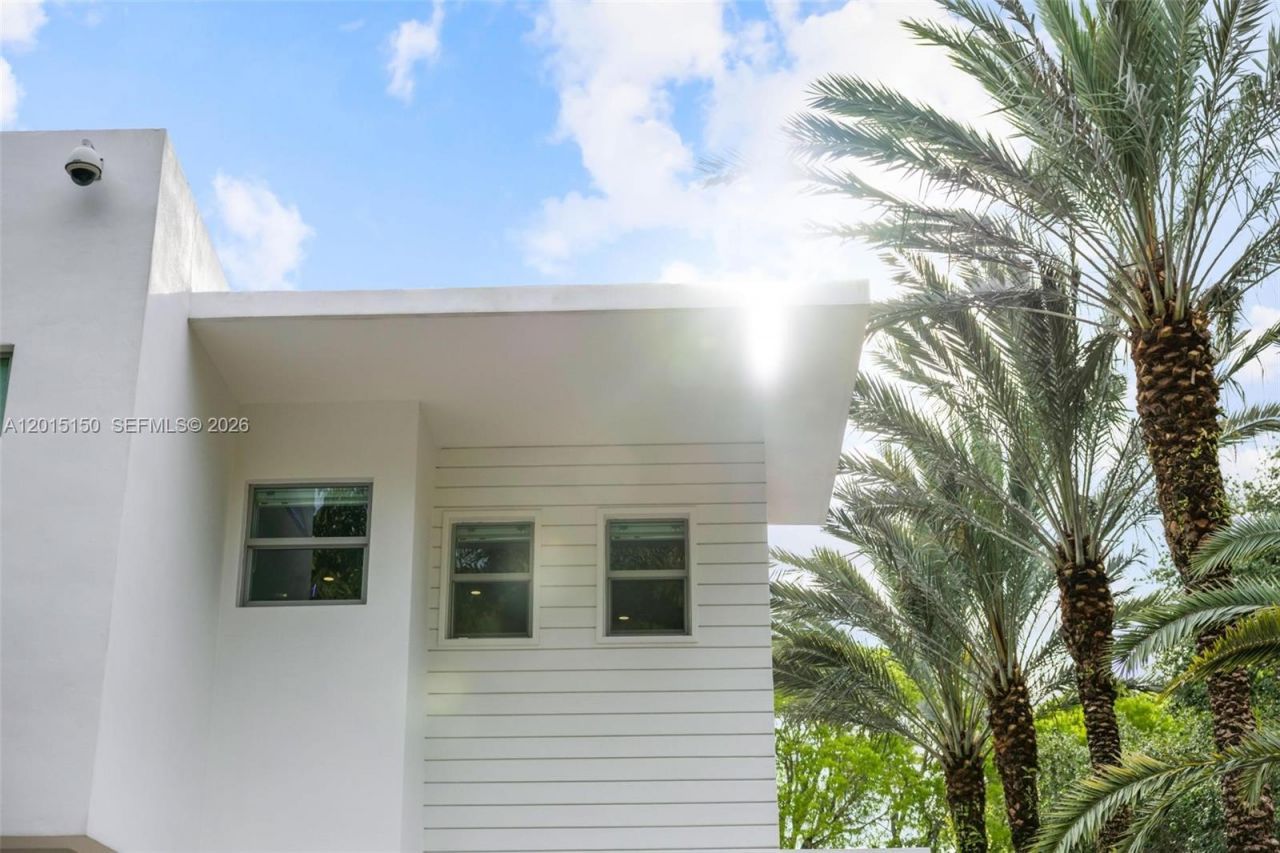 3917 S Le Jeune Rd , Unit -, Miami, FL 33146 Photo