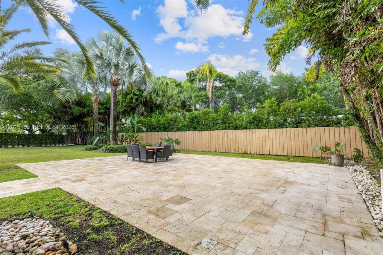 3917 S Le Jeune Rd , Unit -, Miami, FL 33146 Photo