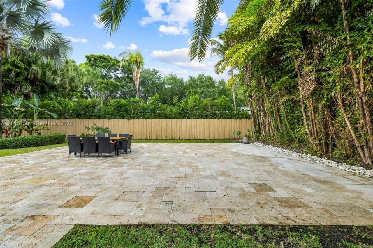 3917 S Le Jeune Rd , Unit -, Miami, FL 33146 Photo