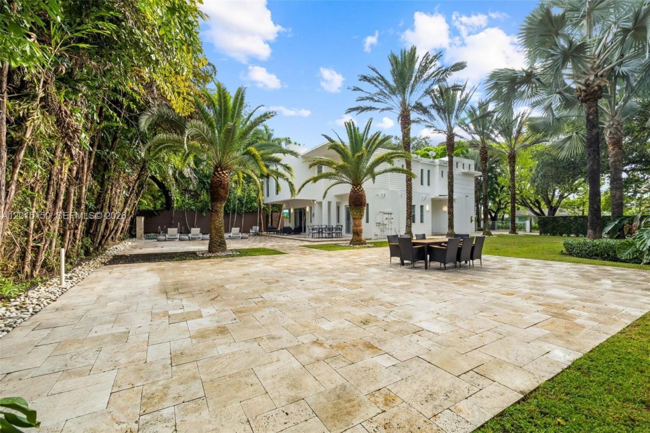 3917 S Le Jeune Rd , Unit -, Miami, FL 33146 Photo