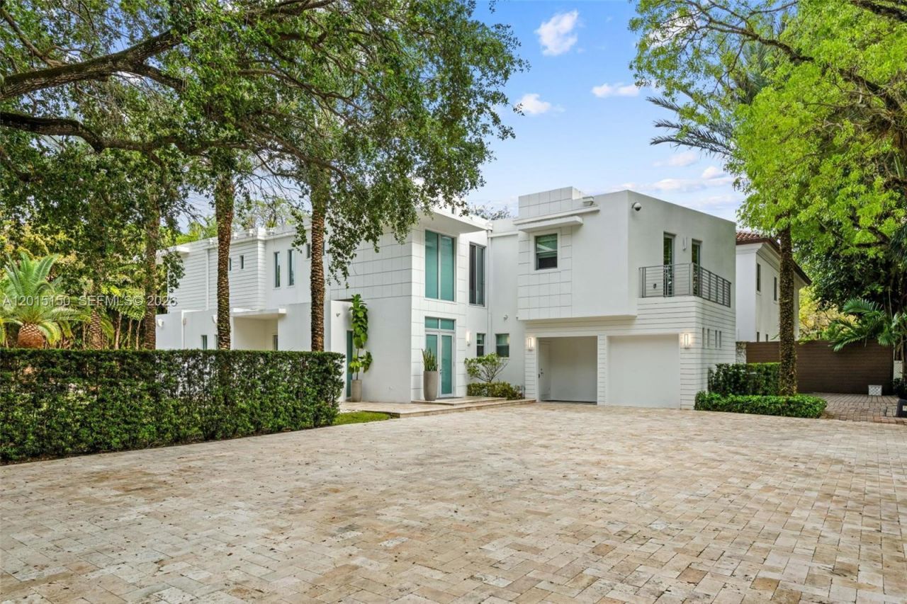 3917 S Le Jeune Rd , Unit -, Miami, FL 33146 Photo