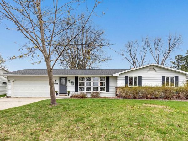 3025 LAWNDALE DRIVE, Green Bay, WI 54311