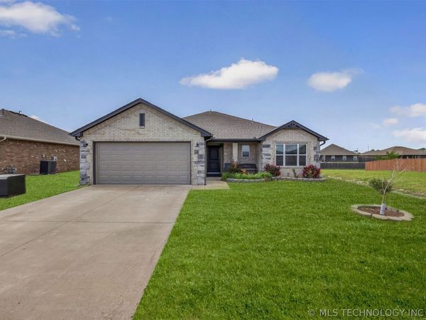 13510 N 130th East Avenue , Collinsville, OK 74021