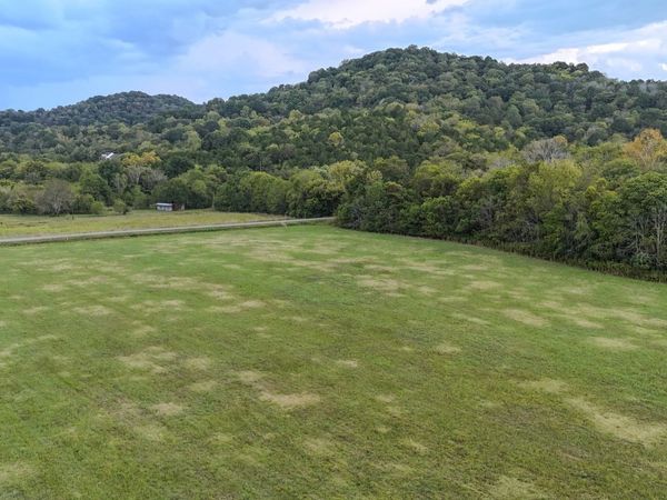 9 Hartsville Road , Lafayette, TN 37083