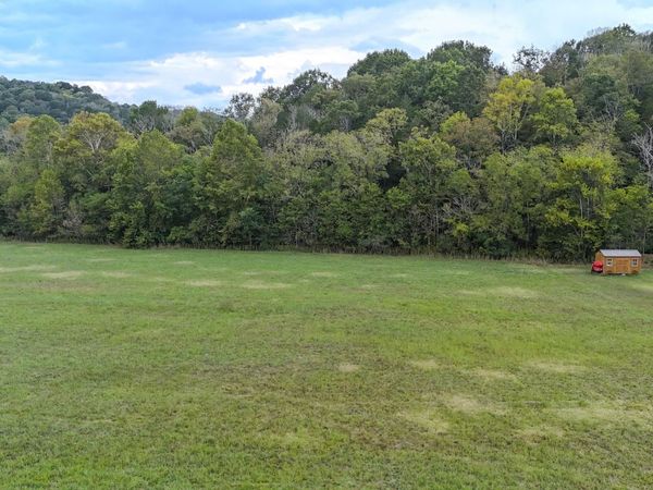 8 Hartsville Road , Lafayette, TN 37083
