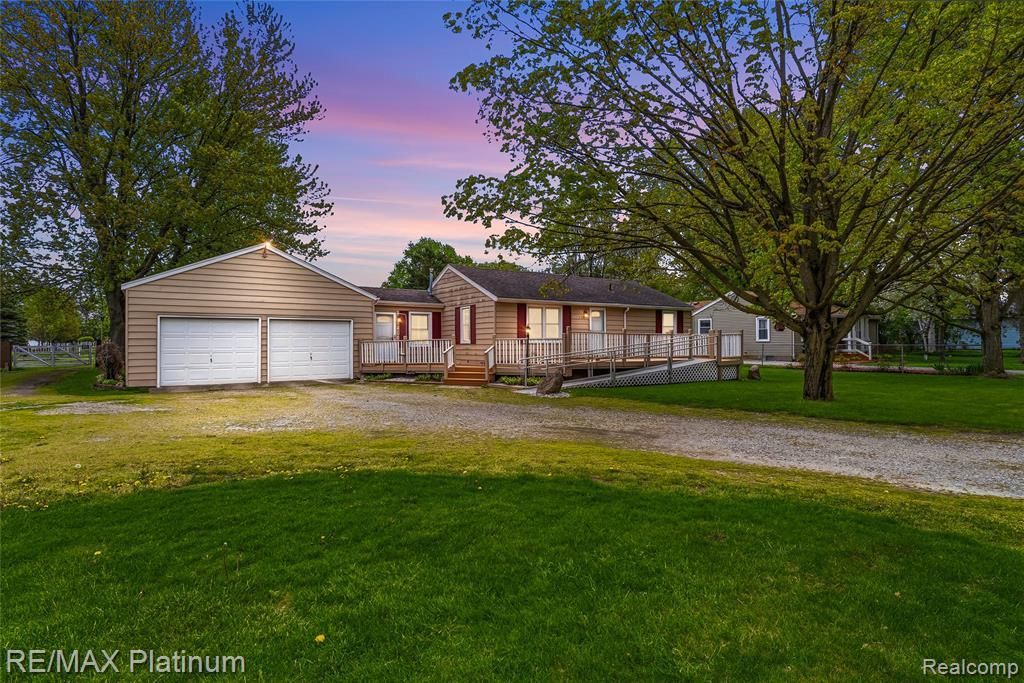 16479 S Jennings Road, Fenton, MI 48430 Main Photo