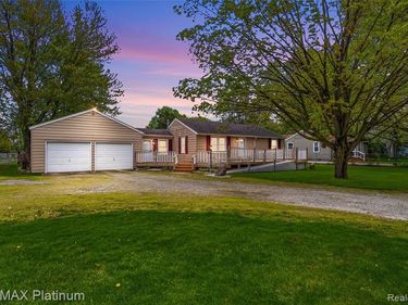 16479 S Jennings Road, Fenton, MI 48430