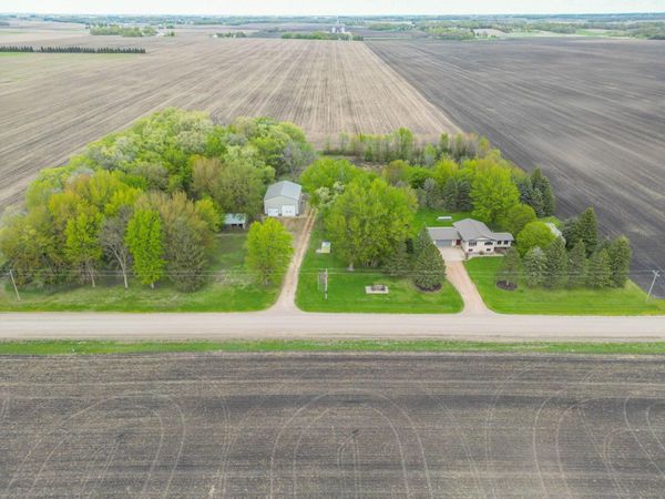 20380 400th Street, Le Center, MN 56057