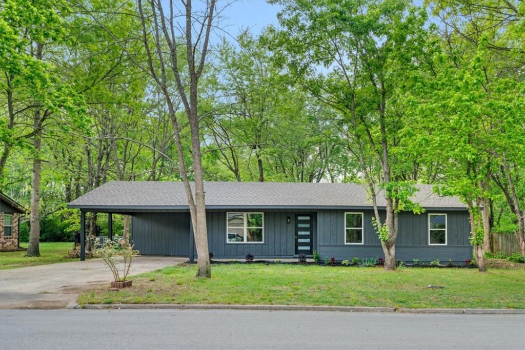 2215 S Coleman Avenue, Fayetteville, AR 72701 Main Photo