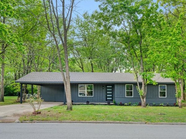 2215 S Coleman Avenue, Fayetteville, AR 72701