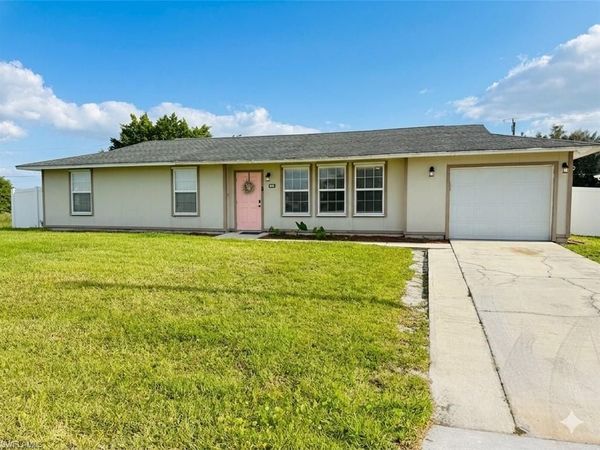 900 NE 18th TER , CAPE CORAL, FL 33909