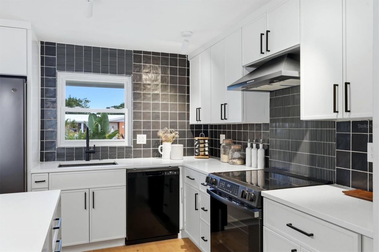 2513 Croton Avenue, Sarasota, FL 34239 Photo