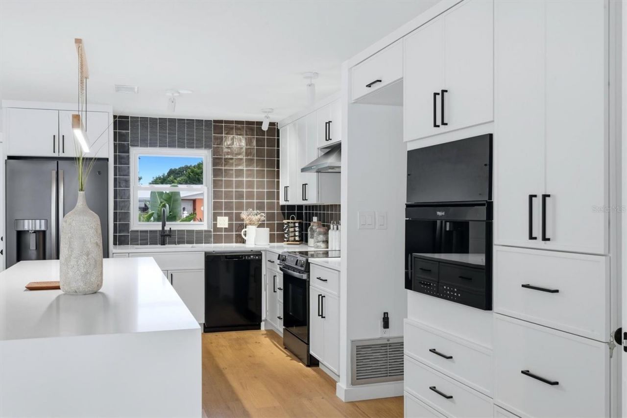 2513 Croton Avenue, Sarasota, FL 34239 Photo