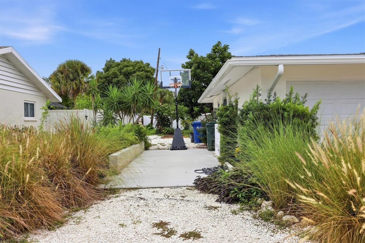2513 Croton Avenue, Sarasota, FL 34239 Photo