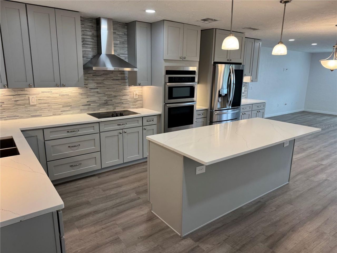 4681 1st Street Ne, Unit 405, Saint Petersburg, FL 33703 Photo