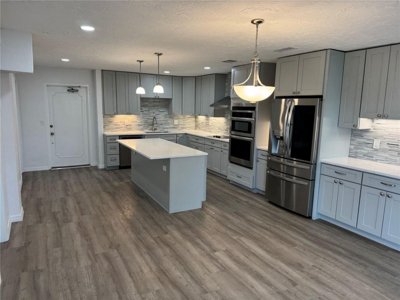 4681 1st Street Ne, Unit 405, Saint Petersburg, FL 33703 Photo