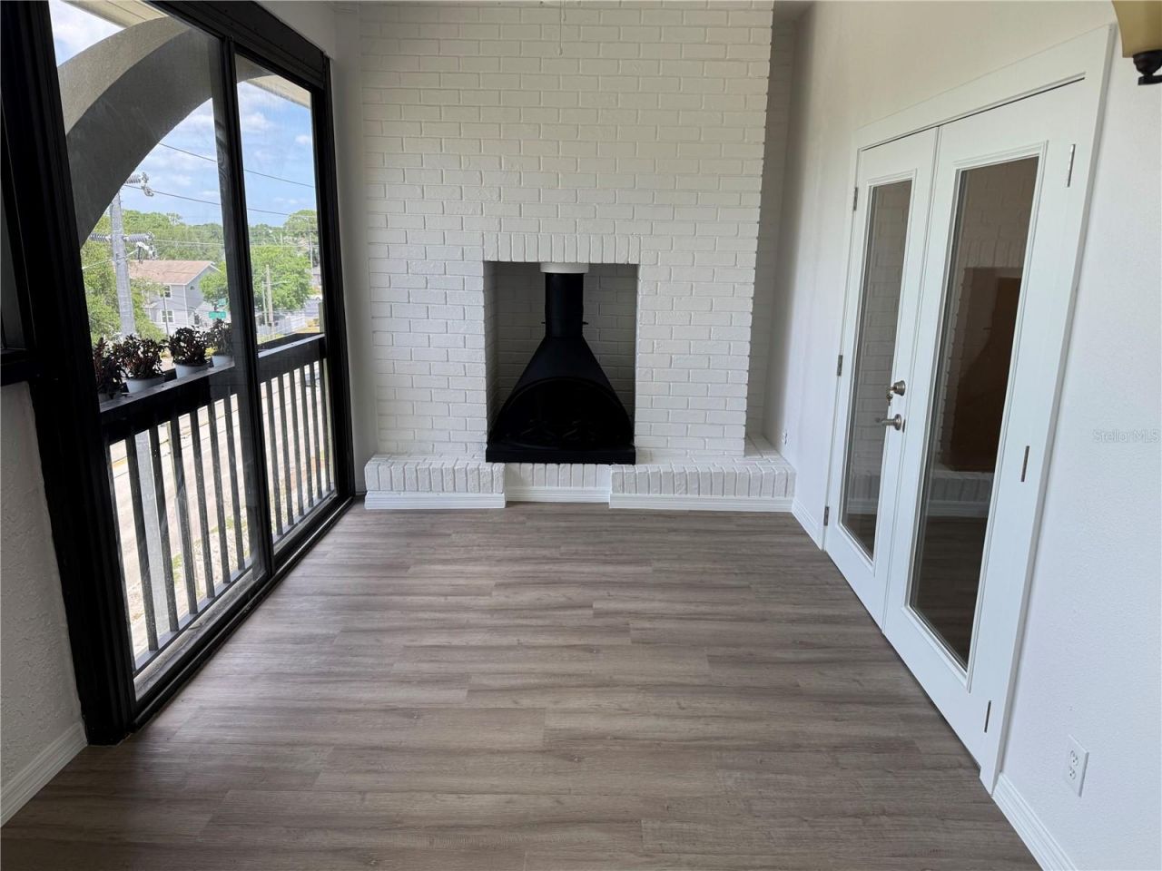4681 1st Street Ne, Unit 405, Saint Petersburg, FL 33703 Photo