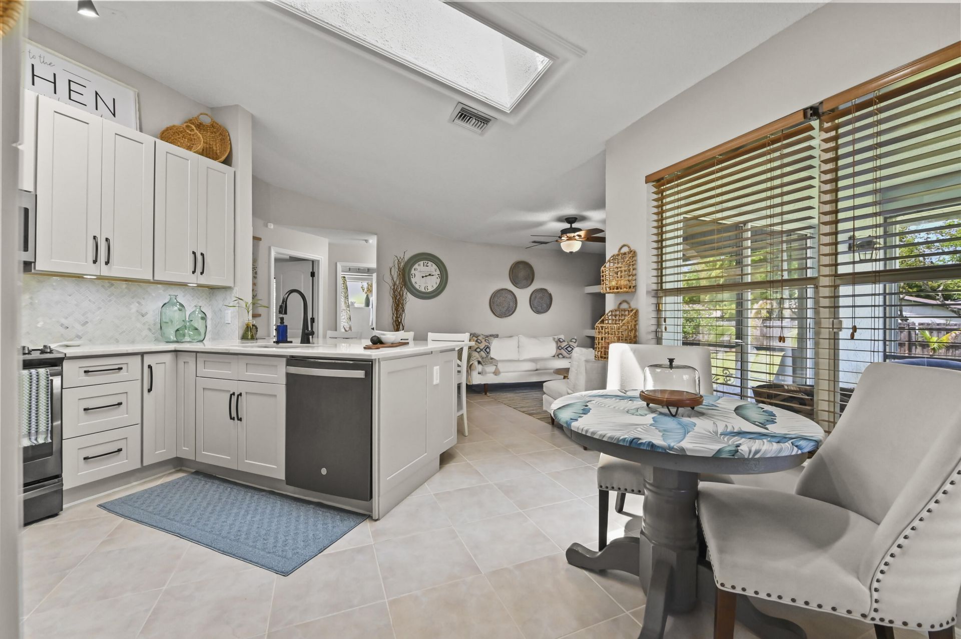118 Royal Pine Circle N, Royal Palm Beach, FL 33411 Photo