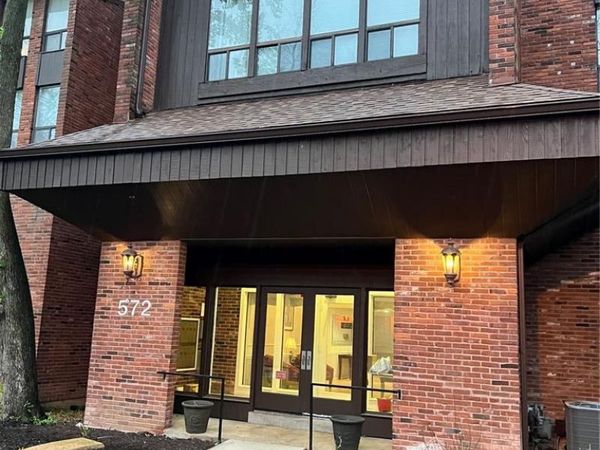 572 Coeur de Royale, Unit 103, Creve Coeur, MO 63141