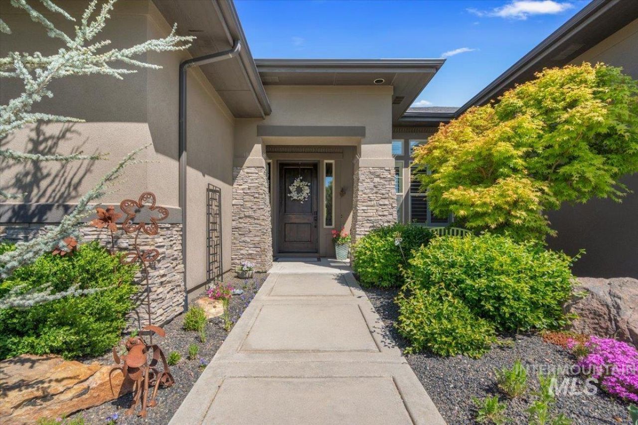 6726 N Fairborn Ave, Meridian, ID 83646 Main Photo