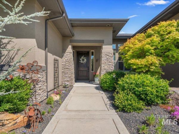 6726 N Fairborn Ave, Meridian, ID 83646