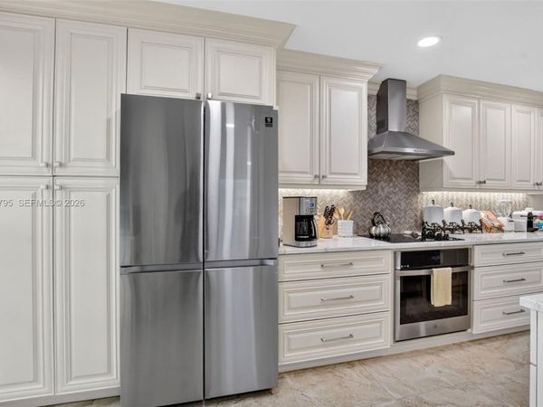 8749 Belle Aire Dr , Boca Raton, FL 33433