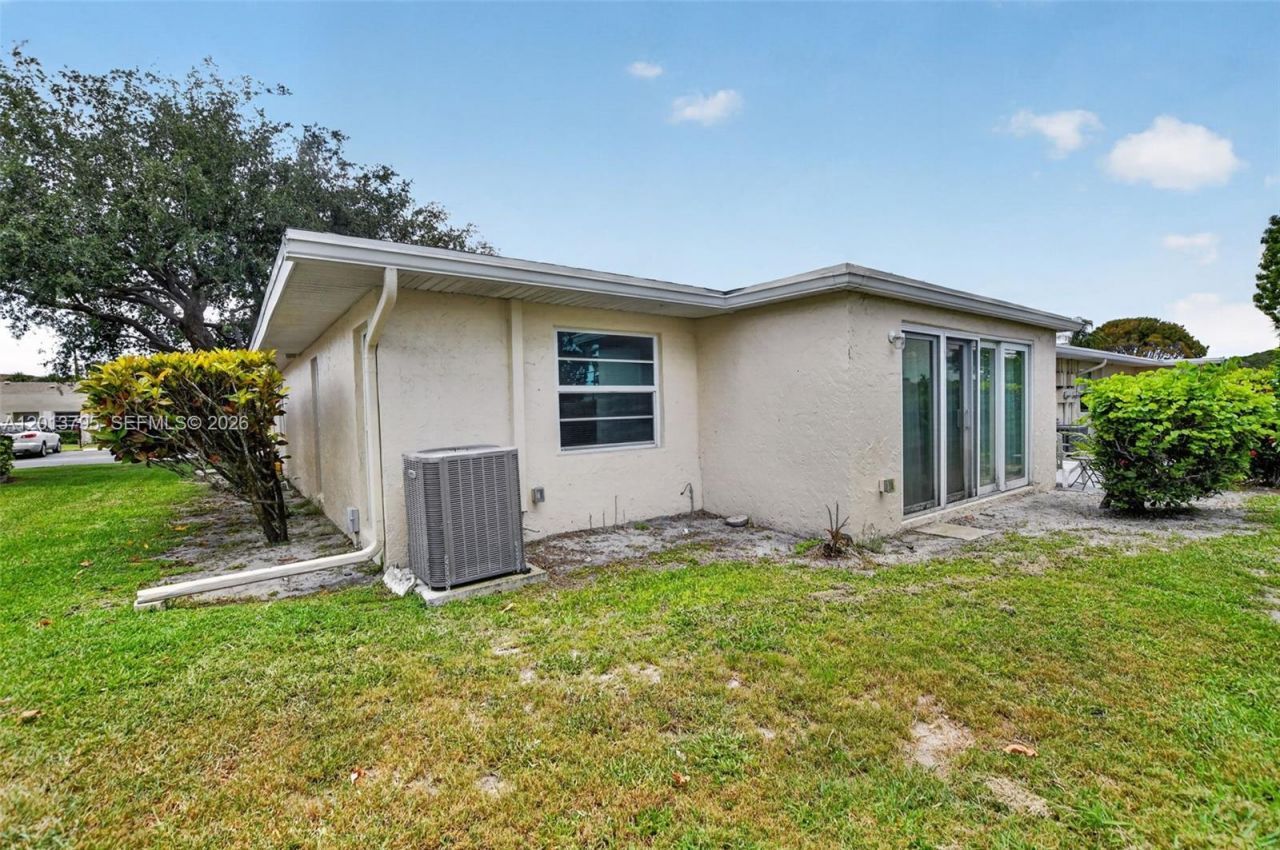 8749 Belle Aire Dr , Boca Raton, FL 33433 Photo